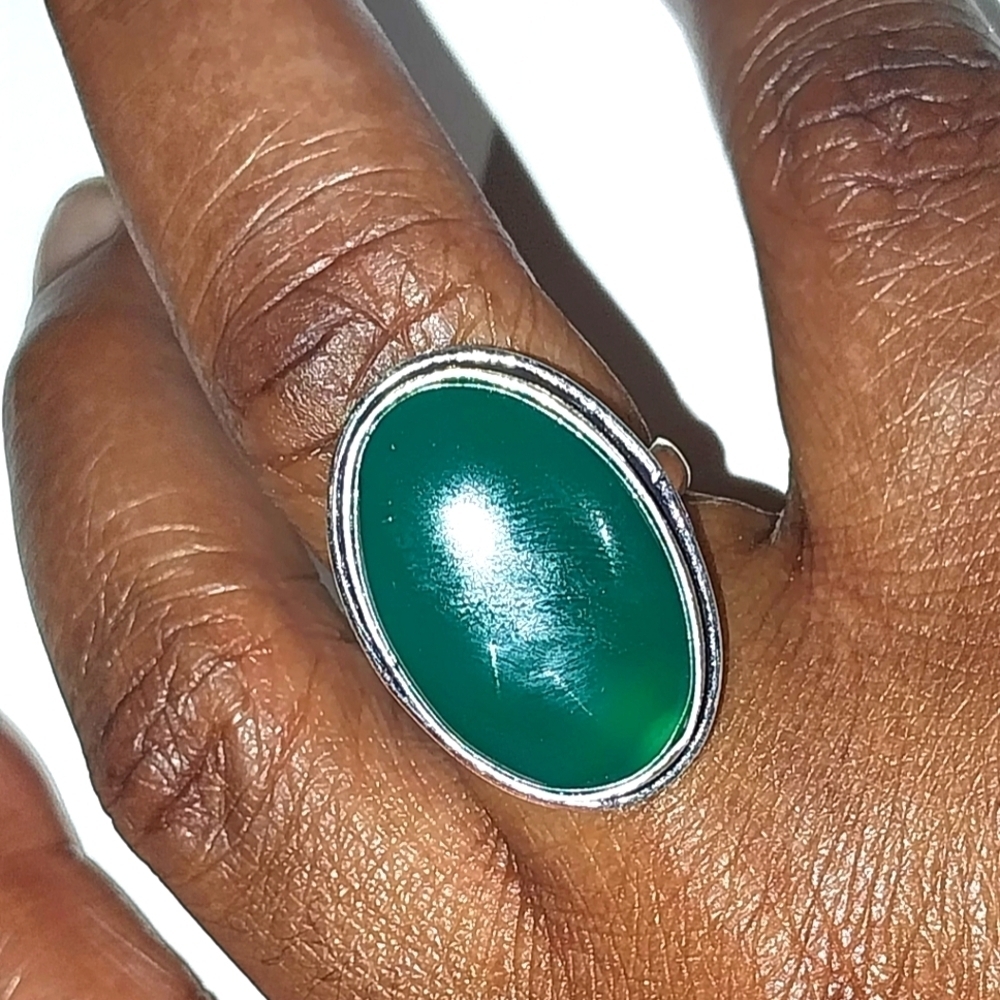 Elegant Green Oval Stone Ring Sz 9